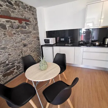 Charming In Calheta Beach - Esmeralda Calheta (Madeira)