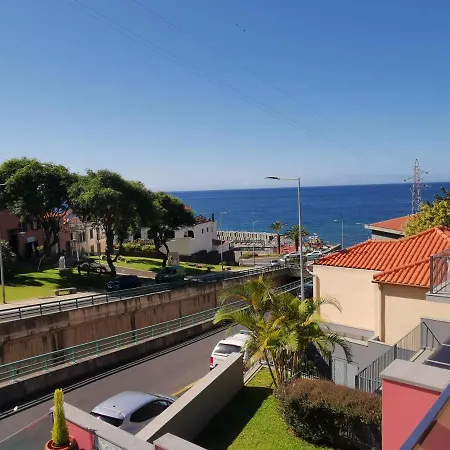 Charming In Calheta Beach - Esmeralda * Calheta (Madeira)