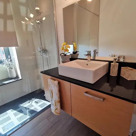 Charming In Calheta Beach - Esmeralda Calheta (Madeira)