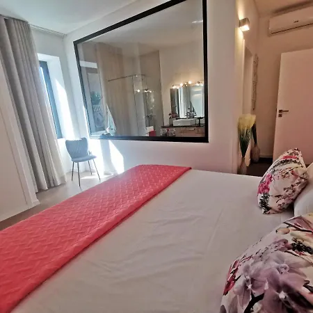 Charming In Calheta Beach - Esmeralda Calheta (Madeira)