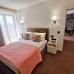 Charming In Calheta Beach - Esmeralda Calheta (Madeira)