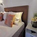 Charming In Calheta Beach - Esmeralda Calheta (Madeira)