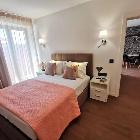 Charming In Calheta Beach - Esmeralda Calheta (Madeira)