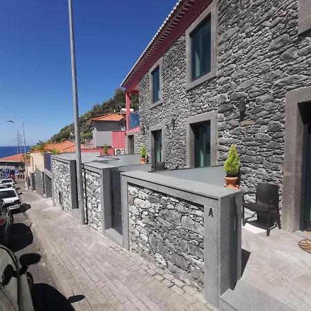 Charming In Calheta Beach - Esmeralda