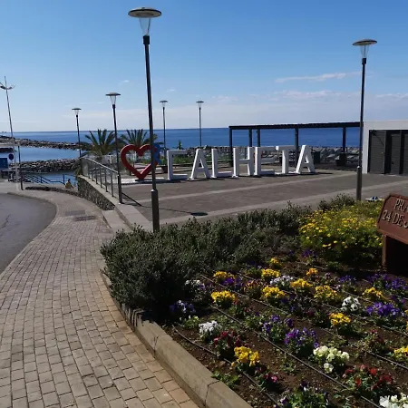 Charming In Calheta Beach - Esmeralda *