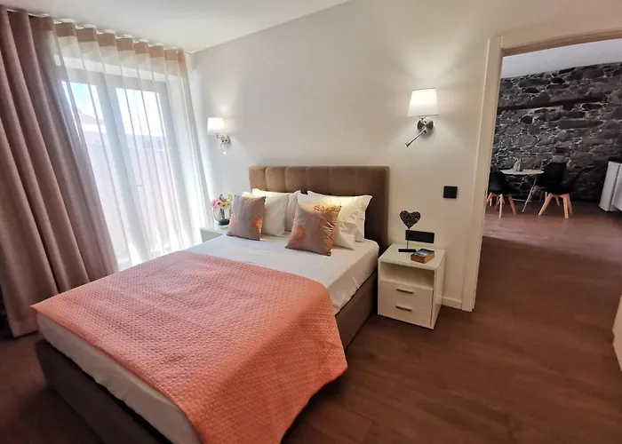 Charming In Calheta Beach - Esmeralda Calheta (Madeira)