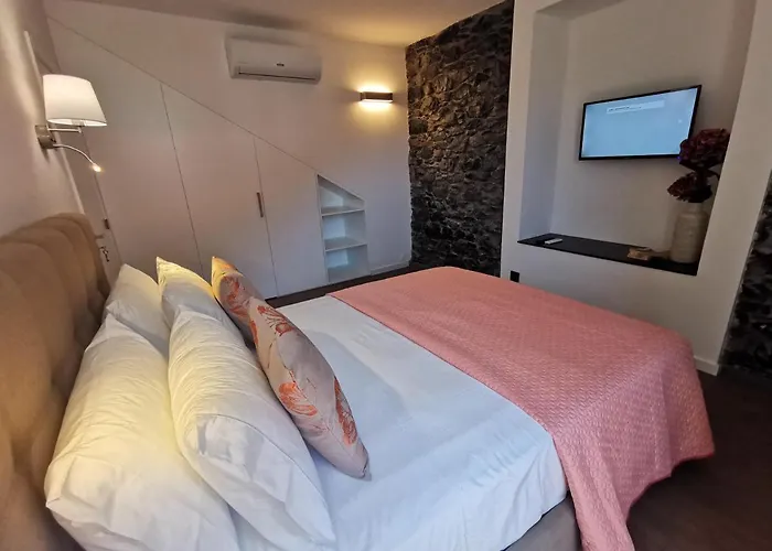 Charming In Calheta Beach - Esmeralda * Calheta (Madeira)