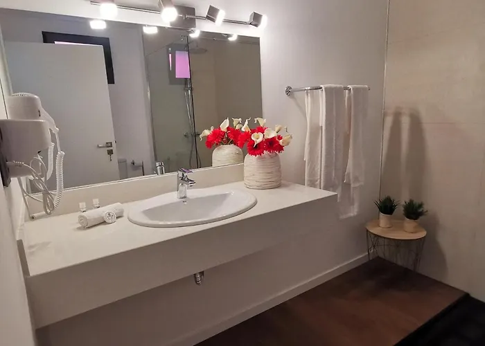 Charming In Calheta Beach - Esmeralda *