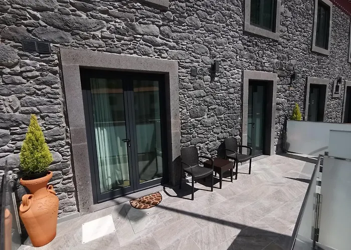 Charming In Calheta Beach - Esmeralda Appartement