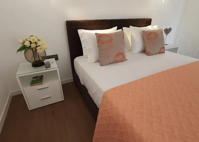 Charming In Calheta Beach - Esmeralda * Calheta (Madeira)