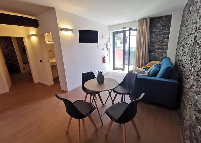 Charming In Calheta Beach - Esmeralda