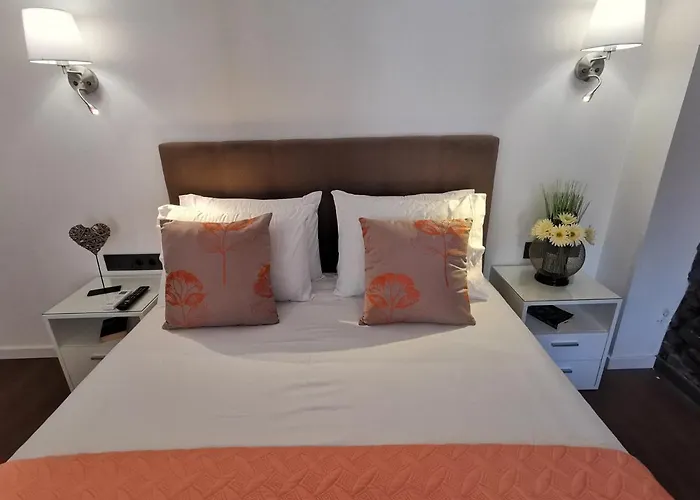 Charming In Calheta Beach - Esmeralda Lägenhet