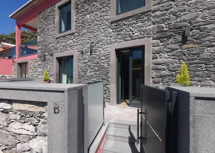 Charming In Calheta Beach - Esmeralda * Calheta (Madeira)