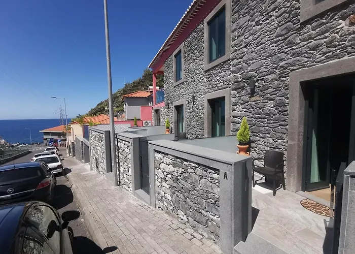 Charming In Calheta Beach - Esmeralda