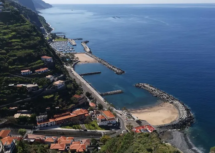 Charming In Calheta Beach - Esmeralda * Calheta (Madeira)