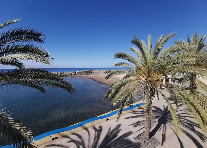 Charming In Calheta Beach - Esmeralda * Calheta (Madeira)