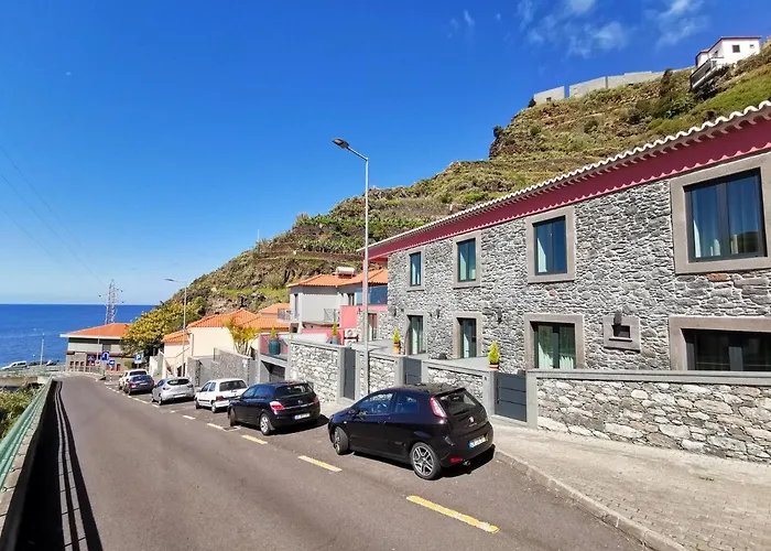 Charming In Calheta Beach - Esmeralda *