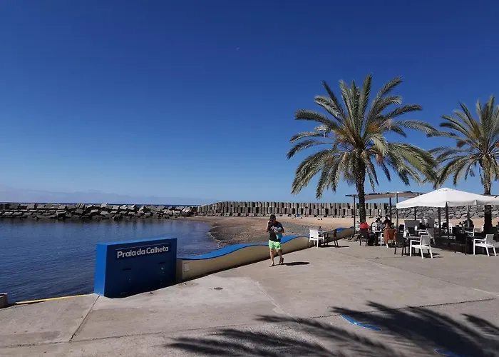 Charming In Calheta Beach - Esmeralda Calheta (Madeira)