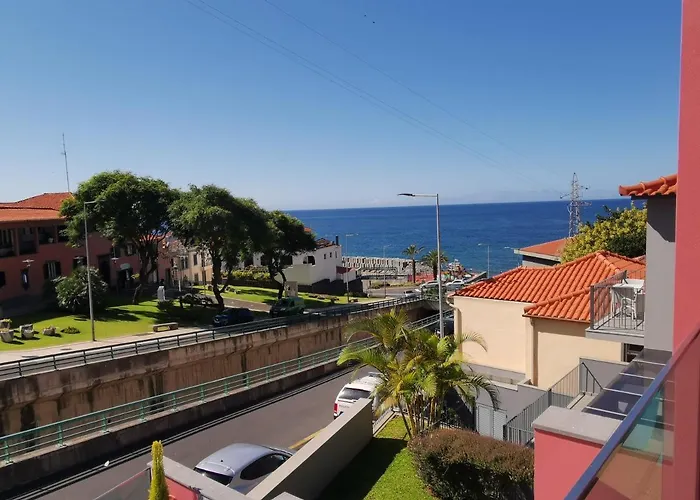 Charming In Calheta Beach - Esmeralda * Calheta (Madeira)