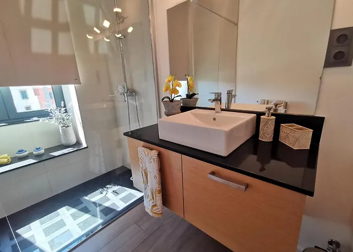 Charming In Calheta Beach - Esmeralda Calheta (Madeira)