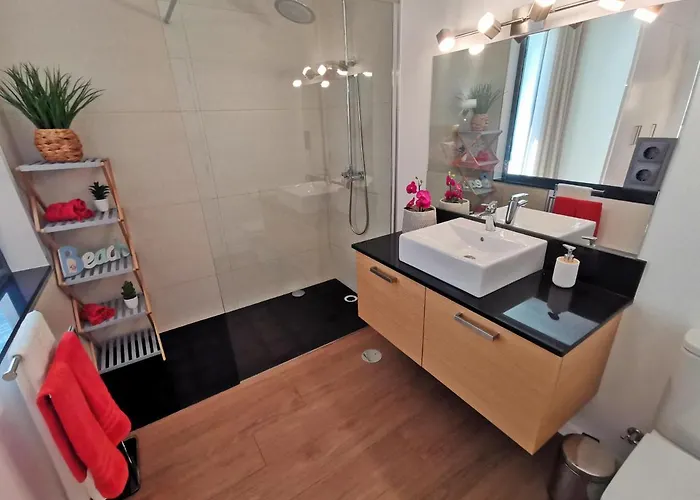 Charming In Calheta Beach - Esmeralda * Calheta (Madeira)