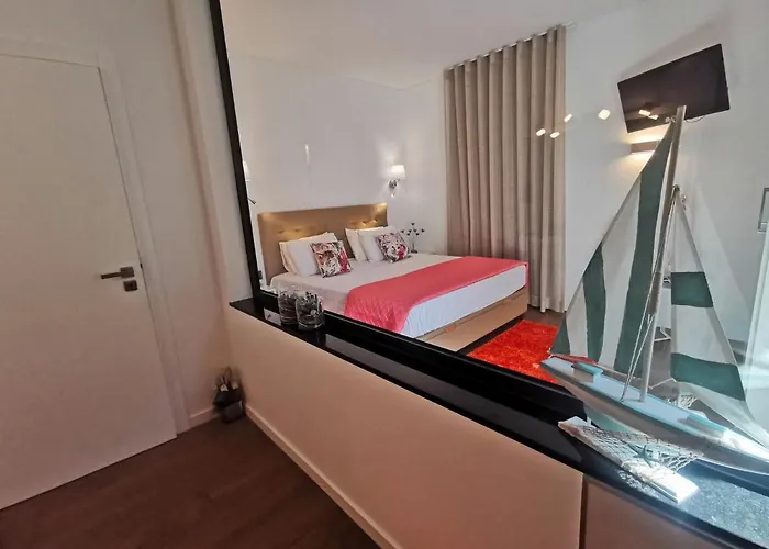 Charming In Calheta Beach - Esmeralda Calheta (Madeira)