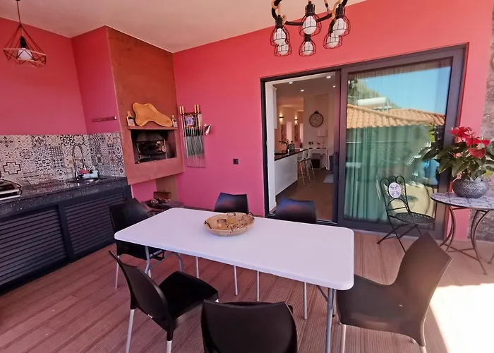 Charming In Calheta Beach - Esmeralda