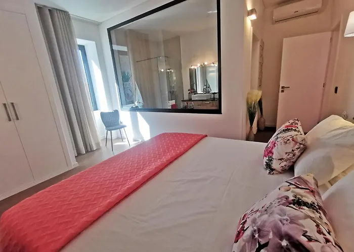 Charming In Calheta Beach - Esmeralda Calheta (Madeira)